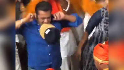 गणेश विसर्जन में जमकर नाचे Salman Khan, देखें Videos