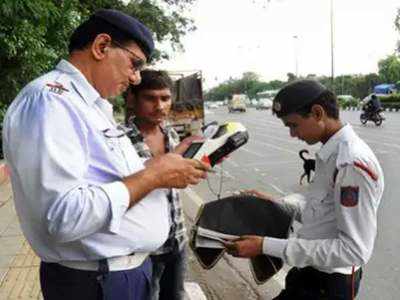 दिल्ली पुलिस की अडवाइजरी, ट्रैफिक नियम तोड़ा तो पुलिसवालों को देना होगा दोगुना जुर्माना