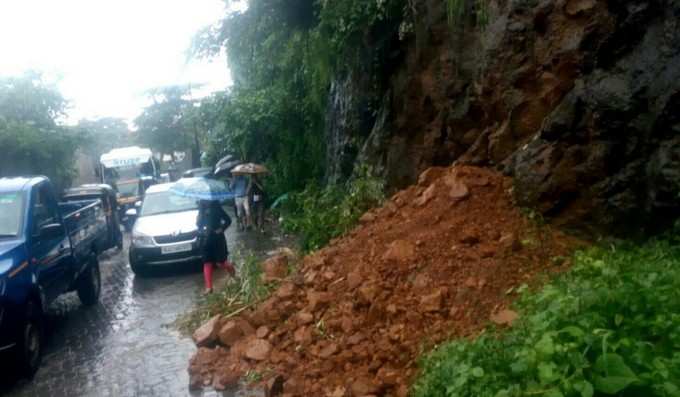 ಮಹಾ ಮಳೆಗೆ ಭೂ ಕುಸಿತ