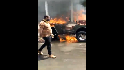 राजकोट: स्टार्ट नहीं हो रही थी जीप, गुस्से में आकर लगा दी आग, 2 गिरफ्तार