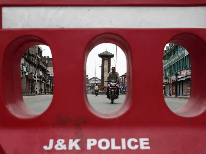 श्रीनगर के लाल चौक पर कड़े सुरक्षा बंदोबस्त