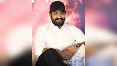 RRR: వారికి సర్‌ప్రైజ్ ఇవ్వనున్న తారక్