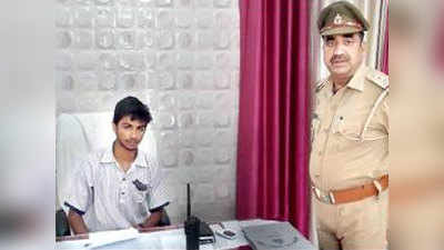 यूपी: अयोध्या में एक दिन के लिए पुलिस अधिकारी बना छात्र, सीखी पुलिसिंग