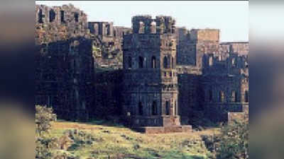 किलों में रिजॉर्ट बनाने पर कोहराम, विपक्ष ने बताया शिवाजी का अपमान