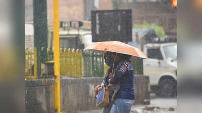 दिल्ली में हल्की बारिश के बाद पारा गिरा, उमस से मिली राहत