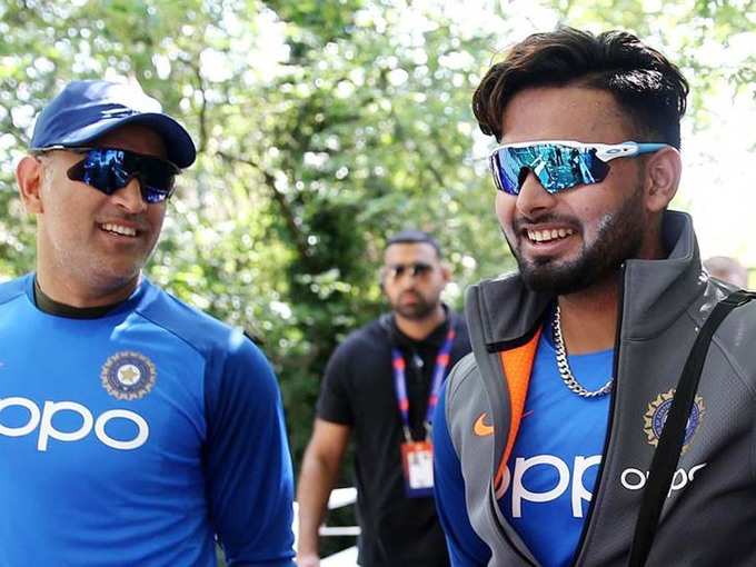 MS Dhoni - Rishabh Pant