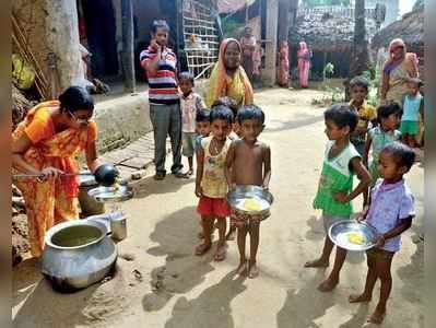 অঙ্গনওয়াড়ি কেন্দ্রের ঘরের দাবিতে বিক্ষোভ