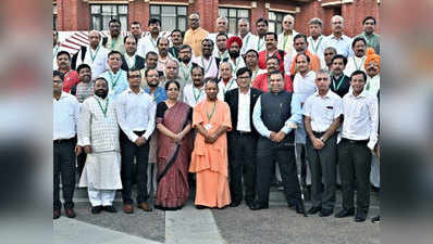 लखनऊ: मंत्रियों को आईआईएम लेकर पहुंचे मुख्यमंत्री योगी, बोले- जीवन सीखने के लिए ही है