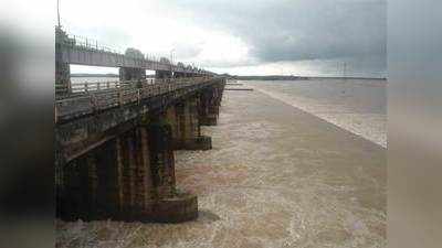 Dowleswaram Barrage మరింత భయపెడుతోన్న గోదావరి.. రెండో ప్రమాద హెచ్చరిక జారీ