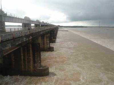 Dowleswaram Barrage మరింత భయపెడుతోన్న గోదావరి.. రెండో ప్రమాద హెచ్చరిక జారీ