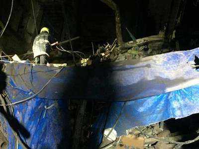 दक्षिण मुंबई में तीन मंजिला इमारत गिरी, मलबे से 17 लोग निकाले गए
