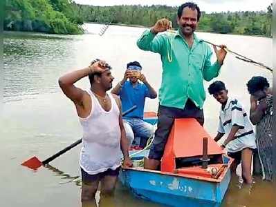 ಕೆರೆಯಲ್ಲಿ ಬಿದ್ದಿದ್ದ ಚಿನ್ನ ಸರ ಪತ್ತೆ ಹಚ್ಚಿದ ರೋಬೊ