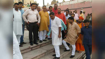 अयोध्या में अधिकारियों से बोले योगी के मंत्री, राम का काम है, गड़बड़ी दिखी तो सीधे एफआईआर होगी
