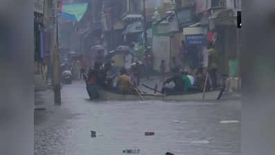 बारिश और बाढ़: गुजरात में गलियों में चलाई जा रही नाव, मध्य प्रदेश के 35 जिलों में भारी बारिश का अलर्ट