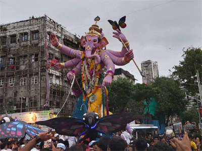 मुंबईत बाप्पाचे धूमधडाक्यात विसर्जन; वेगवेगळ्या घटनांमध्ये ४१ जखमी