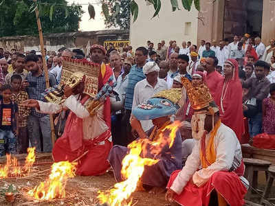 काशी: दुनिया के अनूठे रंगमंच का उठा पर्दा, शुरू हुई रामनगर की रामलीला