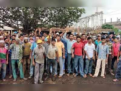 বন্ধ কারখানার যন্ত্রাংশ চুরি, রাস্তায় প্রতিবাদ শ্রমিকদের