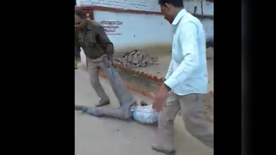 यूपी: बस्‍ती में पिटाई के बाद युवक को घसीट कर थाने में ले गई पुलिस