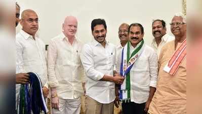 YSRCPలో చేరిన తోట త్రిమూర్తులు.. పార్టీ మారిన వెంటనే ఆసక్తికర వ్యాఖ్యలు 