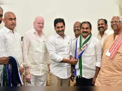 YSRCPలో చేరిన తోట త్రిమూర్తులు.. పార్టీ మారిన వెంటనే ఆసక్తికర వ్యాఖ్యలు