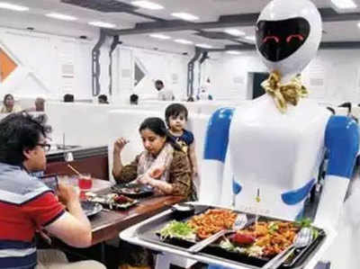 भारत में बढ़ा रोबो वेटर का ट्रेंड, सबको आकर्षित कर रहे हैं फूड सर्व करने वाले रोबॉट