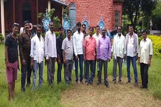 లాంచీలో ఉన్న వరంగల్‌వాసులు