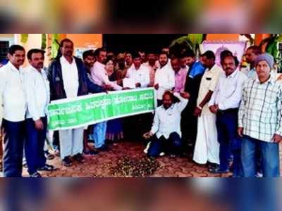 ಕೊಳೆರೋಗಕ್ಕೆ ತುತ್ತಾಗಿರುವ ಅಡಕೆಗೆ ಪರಿಹಾರ ನೀಡಿ