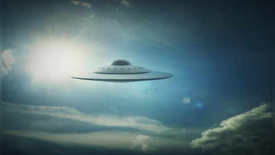 UFO-র অস্বিস্ত স্বীকার করল US নেভি! তোলপাড় বিশ্বে...