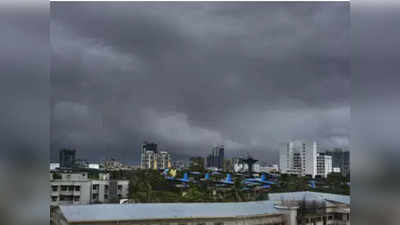 भारी बारिश का अनुमान: काले बादलों से घिरी मुंबई में रेड अलर्ट, स्कूल बंद
