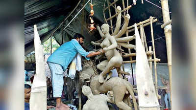 पश्चिम बंगाल: मां दुर्गा की प्रतिमा बना रहा है यह मुस्लिम विधायक