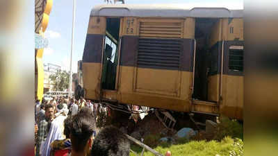 जसीडीह स्टेशन पर लोकल ट्रेन बफर से टकराई, बड़ा हादसा टला
