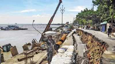 পুজোর আগে রাস্তা পরিদর্শনে জেলাশাসক