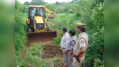 हेलिकॉप्टर बाबा के साम्राज्य पर चला बुलडोजर, बाउंड्रीवाल जमींदोज