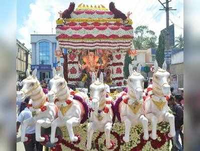 ಗಣೇಶೋತ್ಸವದಲ್ಲಿ  ಮನಸೂರೆಗೊಂಡ ಮೆರವಣಿಗೆ