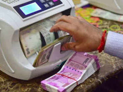 कश्मीर में बैंकिंग का काम लगभग ठप, बैंक कर्मचारियों की भारी कमी