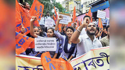 जाधवपुर यूनिवर्सिटी की ओर जा रहे एबीवीपी कार्यकर्ताओं को पुलिस ने रोका