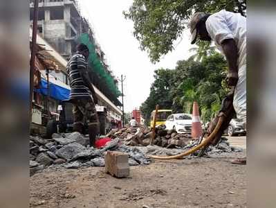 खोदकामामुळे सिमेंट रस्त्याची दुरवस्था