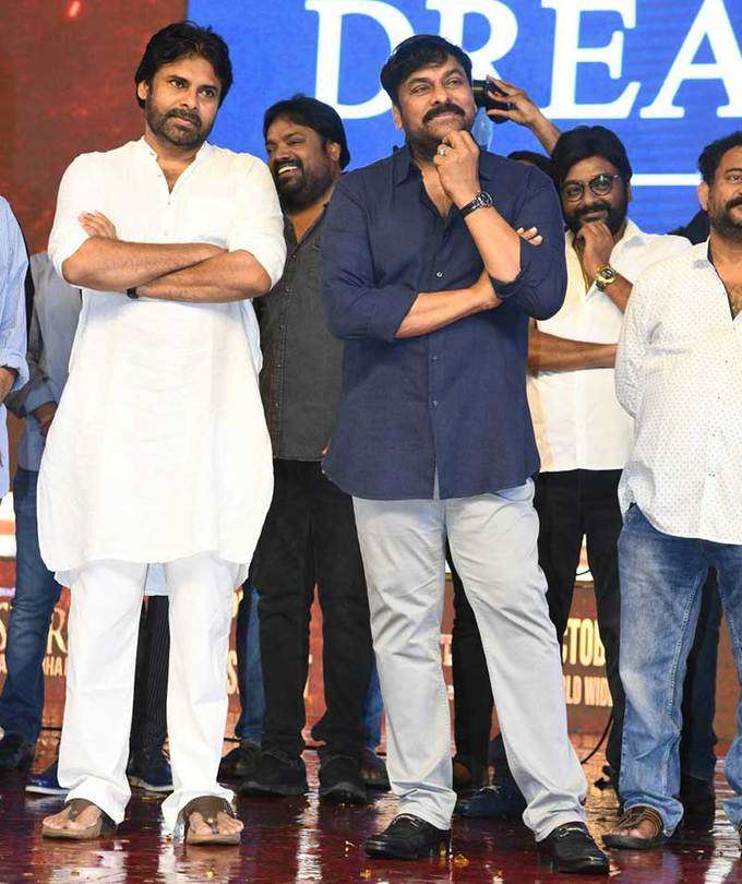 ‘సైరా’ ప్రీ రిలీజ్ వేడుక.. మెగా హీరోలంతా ఒకే చోట