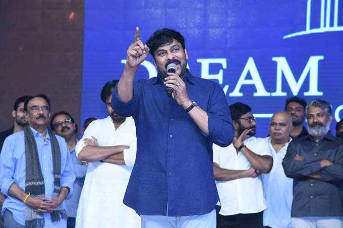 ‘సైరా’ ప్రీ రిలీజ్ వేడుక.. మెగా హీరోలంతా ఒకే చోట