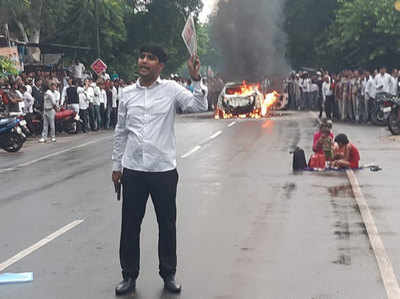 मथुरा: अपनी कार को लगाई आग, बीच सड़क कई बार किया हवाई फायर, गिरफ्तार