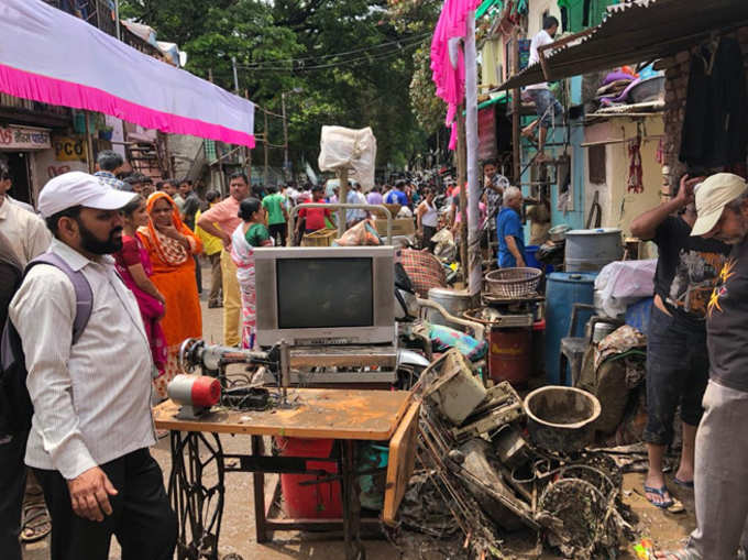 संसार आले रस्त्यावर