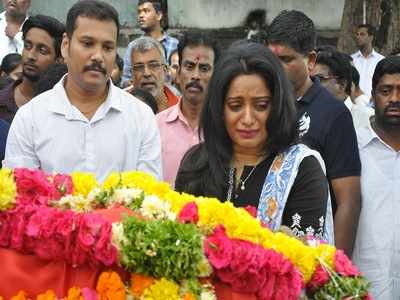 RIP Venu Madhav: వేణు మాధవ్ పార్థీవదేహం వద్ద విలపించిన ఉదయభాను