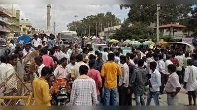 ದಂಡ ವಿಧಿಸಲು ಬಂದ ಪೊಲೀಸ್‌ಗೆ ಥಳಿತ, ಪ್ರತಿಭಟನೆ