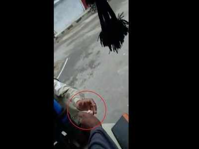 ट्रैक्‍टर चालक से वसूली करने वाले पुलिसकर्मी सस्‍पेंड, विडियो हुआ था वायरल