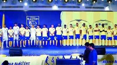 ISL 2019-20: കേരള ബ്ലാസ്‍റ്റേഴ‍്‍സ് ജഴ‍്‍സി പുറത്തിറക്കി, മഞ്ഞയും നീലയും തിരിച്ചെത്തി; ടീം അംഗങ്ങളെയും പ്രഖ്യാപിച്ചു