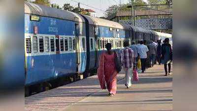रेलवे की अप्रैल-अगस्त में टिकट बुकिंग, माल ढुलाई से आमदनी 12,000 करोड़ रुपये कम रही