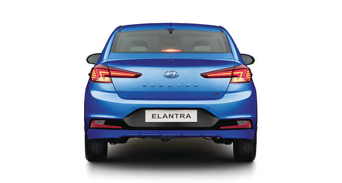 Hyundai_Elantra_Gallery_big_PC_1120x600_7