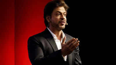 सोशल मीडिया पर इमोशंस शेयर करना सही नहीं मानता: शाहरुख खान