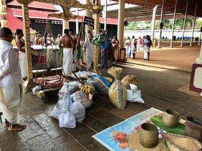 ഉദ്ദിഷ്ടകാര്യ സിദ്ധിക്കായി തുലാഭാരം നടത്താം; താമരപ്പൂ ശ്രേഷ്ഠം!