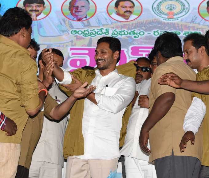 నేను ఆటోవాణ్ణి ..ఆటో వాణ్ణి అన్నలాంటి వాణ్ణి